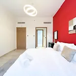 Chic Comfort At Oxford Residence