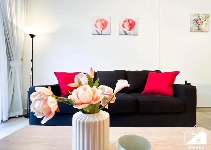 Chic Comfort At Oxford Residence