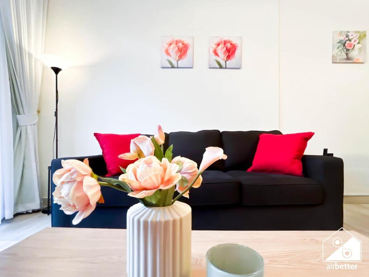 Chic Comfort At Oxford Apartment