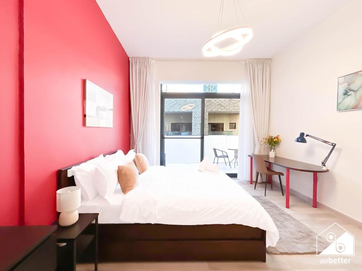 Chic Comfort At Oxford Apartment
