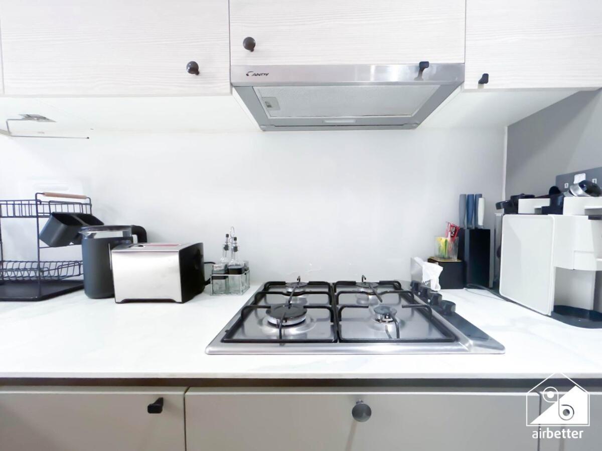 Chic Comfort At Oxford Apartment *