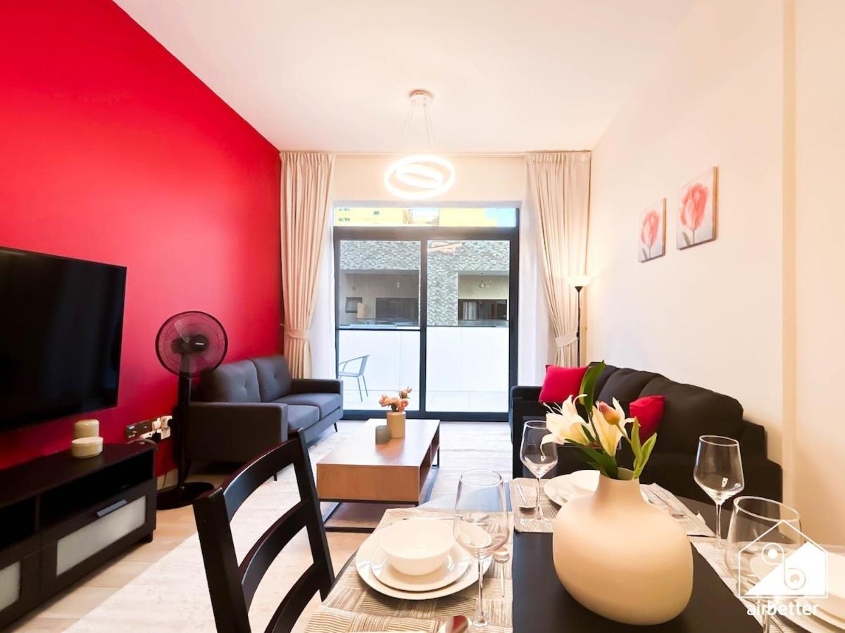 Chic Comfort At Oxford Apartment
