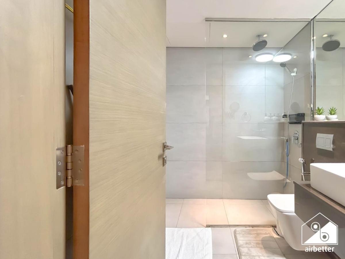 Chic Comfort At Oxford Apartment